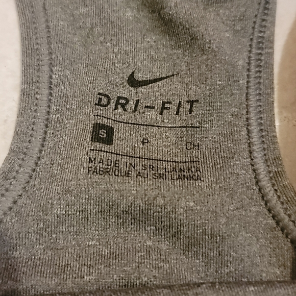 Nike sports bras - Picture 3 of 8